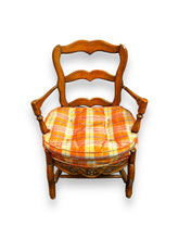 Cargar imagen en el visor de la galería, Wood Chair with Plaid Cushion - DeFrenS