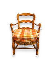 Cargar imagen en el visor de la galería, Wood Chair with Plaid Cushion - DeFrenS