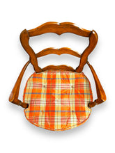 Cargar imagen en el visor de la galería, Wood Chair with Plaid Cushion - DeFrenS