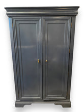 Cargar imagen en el visor de la galería, French Blue Armoire - DeFrenS
