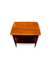 Cargar imagen en el visor de la galería, Heritage Henredon Side Table- DeFrenS