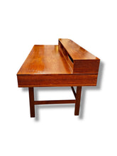 Lade das Bild in den Galerie-Viewer, Danish Flip Top Desk - DeFrenS