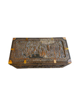 Lade das Bild in den Galerie-Viewer, Chinese Wood Trunk