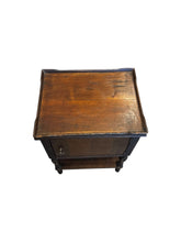 Lade das Bild in den Galerie-Viewer, Antique Humidor Cabinet - DeFrenS