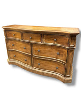 Carica l'immagine nel visualizzatore di Gallery, Hooker Bedroom Dresser - DeFrenS