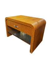 Lade das Bild in den Galerie-Viewer, T. Bahama Style Table