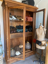Cargar imagen en el visor de la galería, Vintage Eurpoean Glass Armoire - DeFrenS
