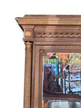 Cargar imagen en el visor de la galería, Vintage Eurpoean Glass Armoire - DeFrenS