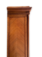 Cargar imagen en el visor de la galería, Vintage Eurpoean Glass Armoire - DeFrenS