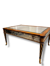 Carica l'immagine nel visualizzatore di Gallery, Mirrored Coffee Table w/ Feet
