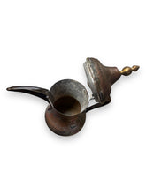 Lade das Bild in den Galerie-Viewer, Copper Dallah Pot
