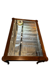 Carica l'immagine nel visualizzatore di Gallery, Mirrored Coffee Table w/ Feet
