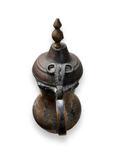 Lade das Bild in den Galerie-Viewer, Copper Dallah Pot
