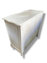 Lade das Bild in den Galerie-Viewer, White 8 Drawer Dresser - DeFrenS
