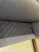 Charger l'image dans la galerie, Design Within Reach Couch - DeFrenS

