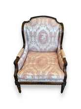 Lade das Bild in den Galerie-Viewer, French Wingback Chair
