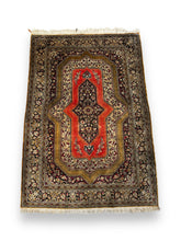 Lade das Bild in den Galerie-Viewer, Ghom Silk Rug - DeFrenS
