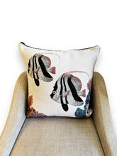 Lade das Bild in den Galerie-Viewer, Iosis Yves Delorme Pillow - DeFrenS
