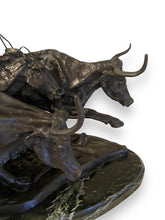 Charger l&#39;image dans la galerie, Stampede by Frederic Remington Statue - DeFrenS
