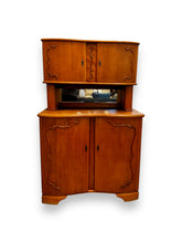 Lade das Bild in den Galerie-Viewer, 2 Piece Antique Hutch - DeFrenS
