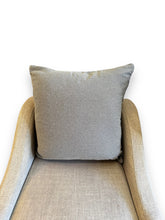 Lade das Bild in den Galerie-Viewer, Iosis Yves Delorme Pillow - DeFrenS
