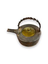 Cargar imagen en el visor de la galería, Japanese Antique Tetsubin - DeFrenS
