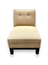 Cargar imagen en el visor de la galería, Set of 2 Beige Crate &amp; Barrel Accent Chairs - DeFrenS
