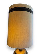 Charger l&#39;image dans la galerie, Vintage Lamp w/ Shade - DeFrenS
