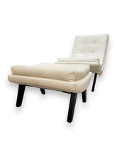 Charger l&#39;image dans la galerie, Set of 2 - Classic White Lounge Chair &amp; Ottoman - DeFrenS
