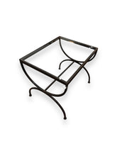 Carica l&#39;immagine nel visualizzatore di Gallery, Glass Side Table - DeFrenS
