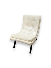 Charger l&#39;image dans la galerie, Set of 2 - Classic White Lounge Chair &amp; Ottoman - DeFrenS
