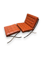 Cargar imagen en el visor de la galería, Brown leather chaise lounge chair on a white background
