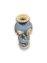 Carica l&#39;immagine nel visualizzatore di Gallery, Wedgewood Tall Urn
