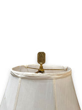 Cargar imagen en el visor de la galería, Lamp with Yellow Base - DeFrenS
