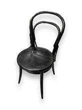 Load image into Gallery viewer, Thonet Bentwood Chairs, Black - DeFrenS
