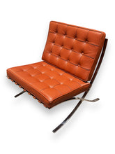 Cargar imagen en el visor de la galería, Brown leather chaise lounge chair on a white background
