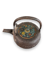 Cargar imagen en el visor de la galería, Japanese Sake Kettle iron/cloisonne - DeFrenS
