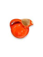 Cargar imagen en el visor de la galería, Vintage Redwing Pottery 547 Orange Pitcher - DeFrenS
