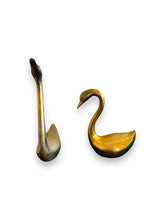 Lade das Bild in den Galerie-Viewer, Set of 2 - Brass Swans - DeFrenS
