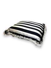 Lade das Bild in den Galerie-Viewer, Large Black and White Stripe Pillow - DeFrenS
