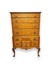 Cargar imagen en el visor de la galería, Antique Tallboy Dresser - DeFrenS
