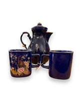 Lade das Bild in den Galerie-Viewer, Vintage Blue Tea Pot and 2 Cups
