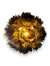 Carica l&#39;immagine nel visualizzatore di Gallery, Small Round Metal Floral Hanging Light - DeFrenS
