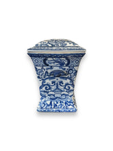 Load image into Gallery viewer, Blue/White Asian Urn w/ Lid - DeFrenS
