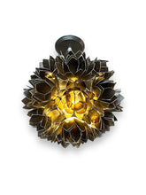 Carica l&#39;immagine nel visualizzatore di Gallery, Small Round Metal Floral Hanging Light - DeFrenS
