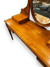 Carica l&#39;immagine nel visualizzatore di Gallery, Vintage Vanity with Mirror and Dovetail drawers - DeFrenS
