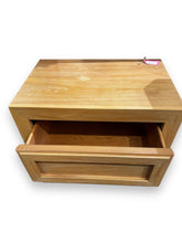 Cargar imagen en el visor de la galería, Thomasville Nightstand - DeFrenS
