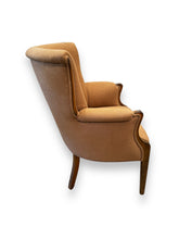 Carica l&#39;immagine nel visualizzatore di Gallery, Tan Wingback Chair - DeFrenS
