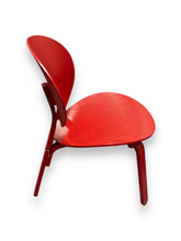 Cargar imagen en el visor de la galería, Red chair on a white background
