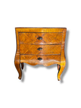 Charger l'image dans la galerie, Small Italian Commode
